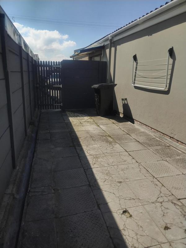 To Let 1 Bedroom Property for Rent in Heathfield Western Cape